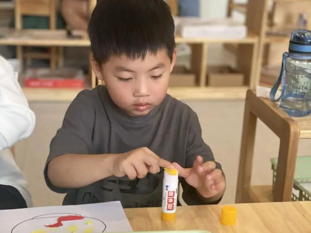 如何根据篮球比赛的不同阶段调整力量训练强度？_0